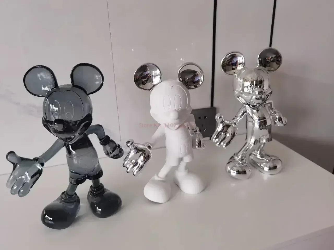 Disney Mickey Mouse Figure 20/29cm Resin Welcome Posture Action Figurines Anime Cartoon Mickey Model Statue Kids Ornament Gift